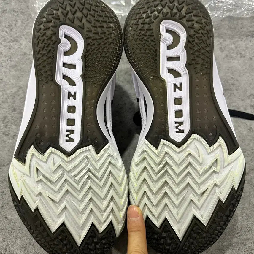 [BUNJANG] Nike GT Cut 2 Basketball Shoes / [팝니다] 나이키 농구화 지티컷2, 270mm (농민화), 배드민턴화.
