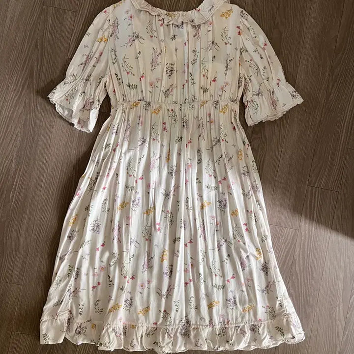 [BUNJANG] Evelyn Flower Cap-Integrated One-Piece Pajamas (M) / 새상품 에블린 플라워 캡내장 원피스 파자마 M