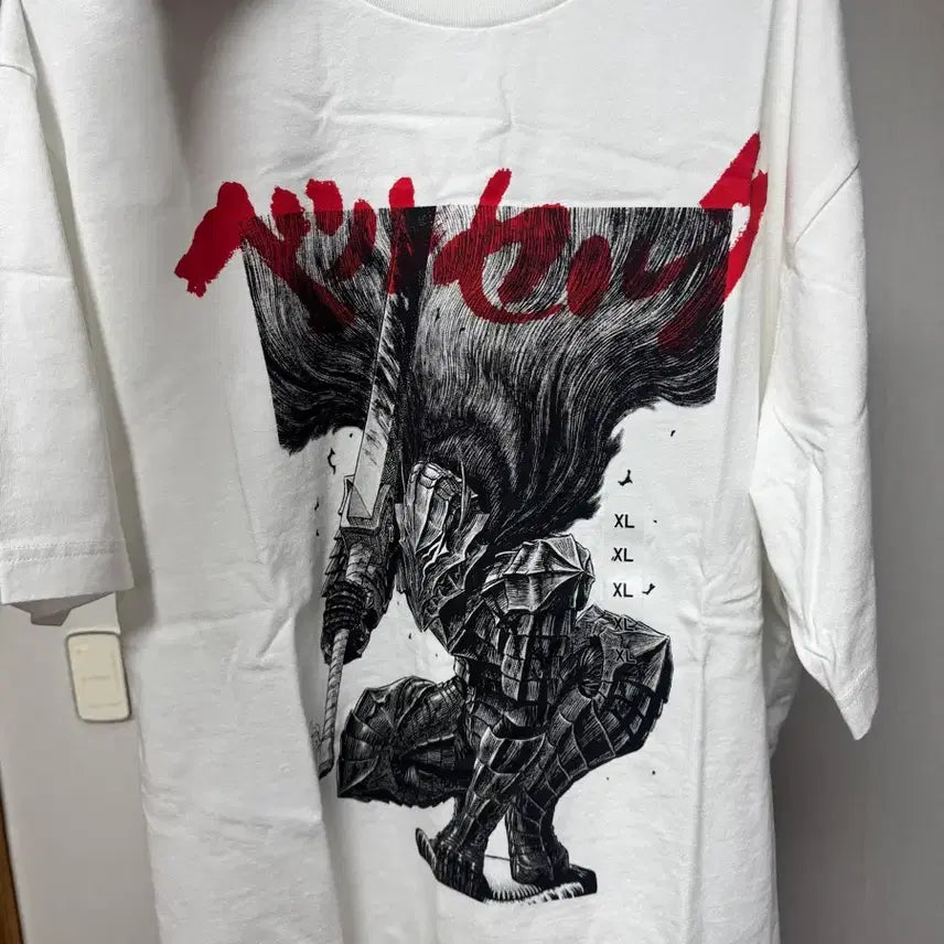 [SOLD OUT] 유니클로 베르세르크 반팔 티셔츠 XL