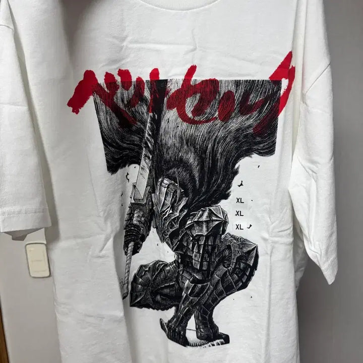 [SOLD OUT] 유니클로 베르세르크 반팔 티셔츠 XL