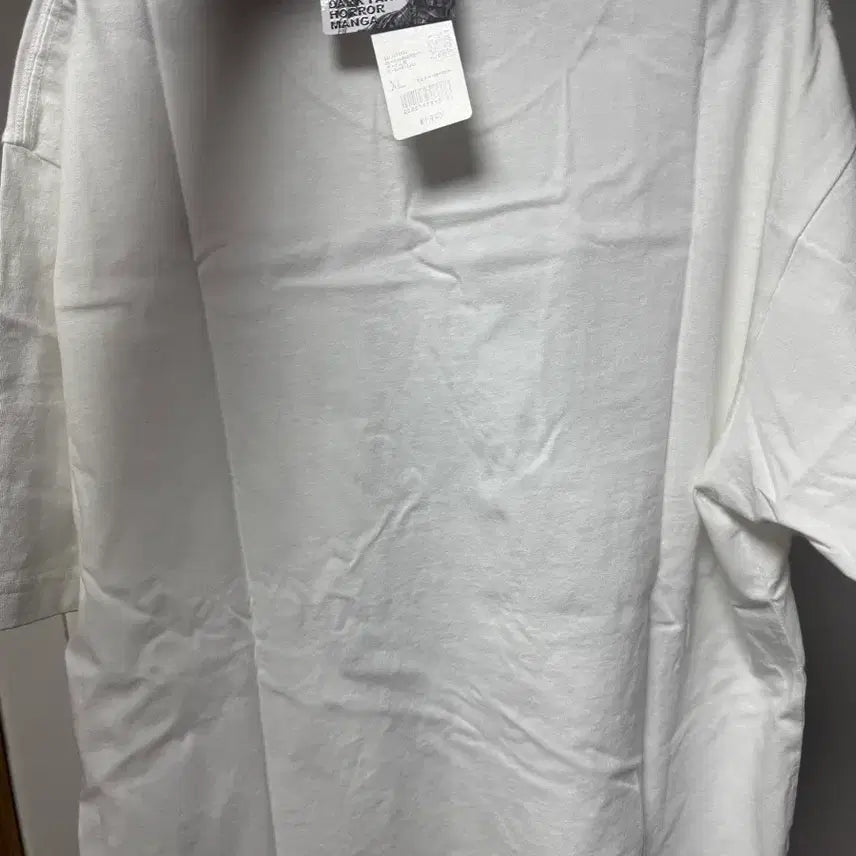 [SOLD OUT] 유니클로 베르세르크 반팔 티셔츠 XL