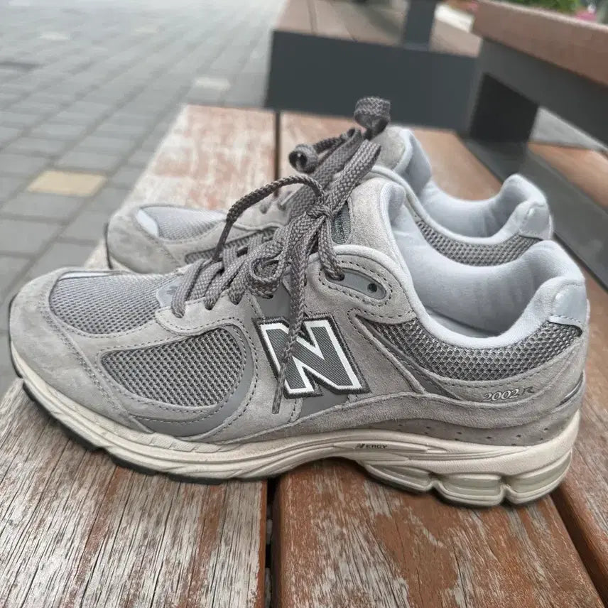 [BUNJANG] New Balance 2002R Grey Sneakers (270) / 뉴발란스 2002R 그레이 270