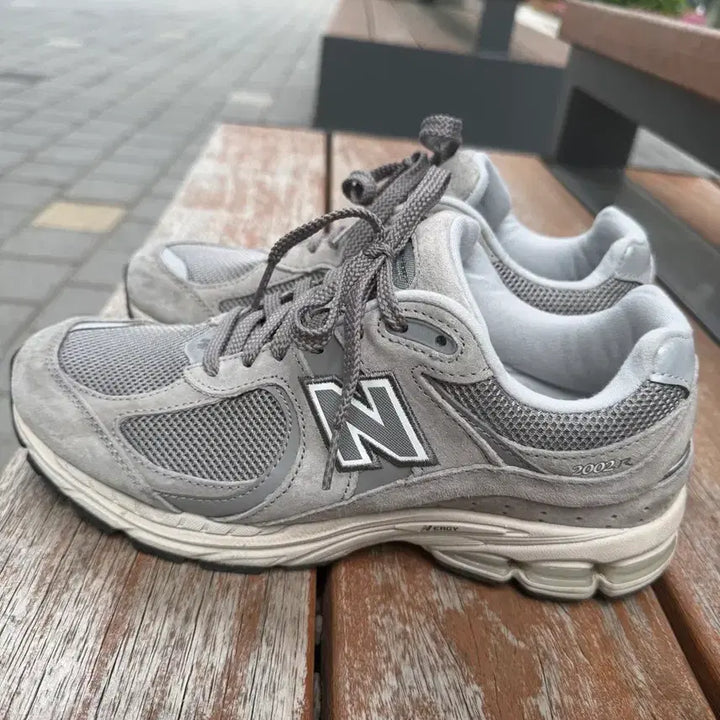 [BUNJANG] New Balance 2002R Grey Sneakers (270) / 뉴발란스 2002R 그레이 270