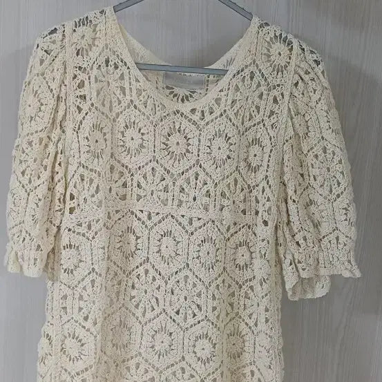 [BUNJANG] NANING9 Ivory Crochet Short-Sleeve Blouse / (NANING9)아이보리색 크로셰 뜨개 반팔 블라우스
