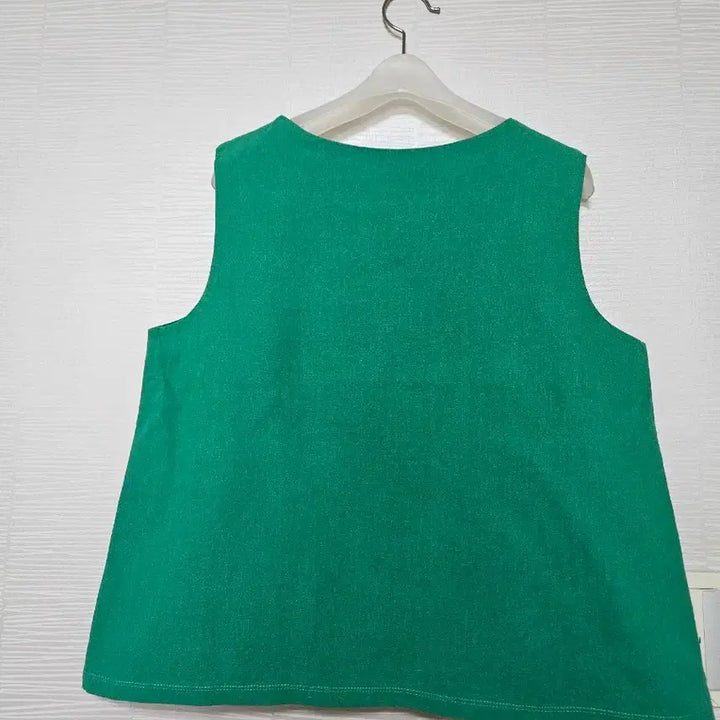 [SOLD OUT] VAN AKE 그린 스퀘어넥 민소매 탑(M)