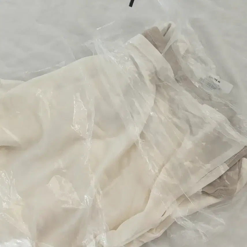 [BUNJANG] W.A.U Signature Layered Long Sleeve White XS / [우알롱] 시그니처 셔링 레이어드 롱 슬리브 화이트 XS
