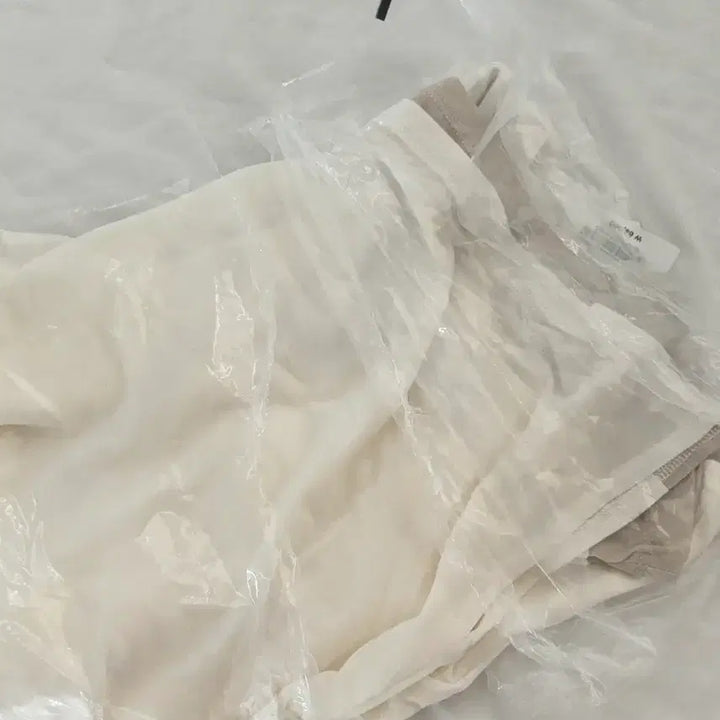 [BUNJANG] W.A.U Signature Layered Long Sleeve White XS / [우알롱] 시그니처 셔링 레이어드 롱 슬리브 화이트 XS