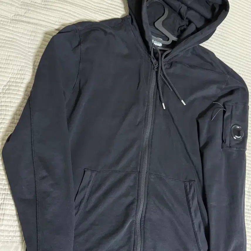 [SOLD OUT] 26ss cp컴퍼니 후드집업 L사이즈 블랙