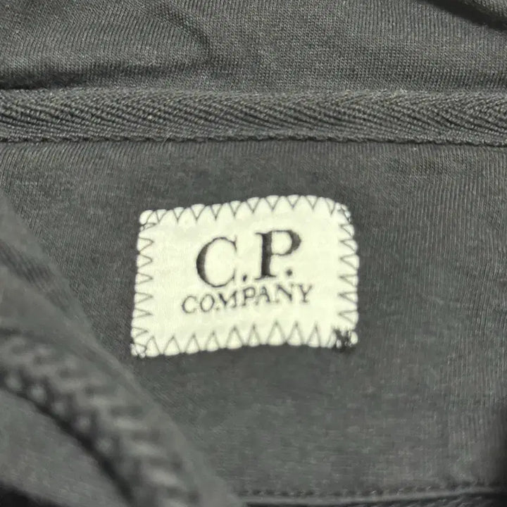 [SOLD OUT] 26ss cp컴퍼니 후드집업 L사이즈 블랙