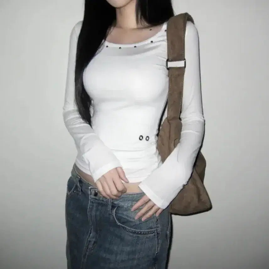 [BUNJANG] Lizlver Stud Eyelet Punching Slim Long Sleeve T-shirt / 리즈리버 스터드 아일렛 펀칭 슬림 긴팔 티셔츠