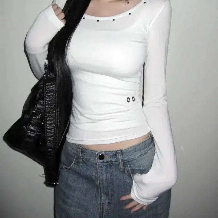 [BUNJANG] Lizlver Stud Eyelet Punching Slim Long Sleeve T-shirt / 리즈리버 스터드 아일렛 펀칭 슬림 긴팔 티셔츠