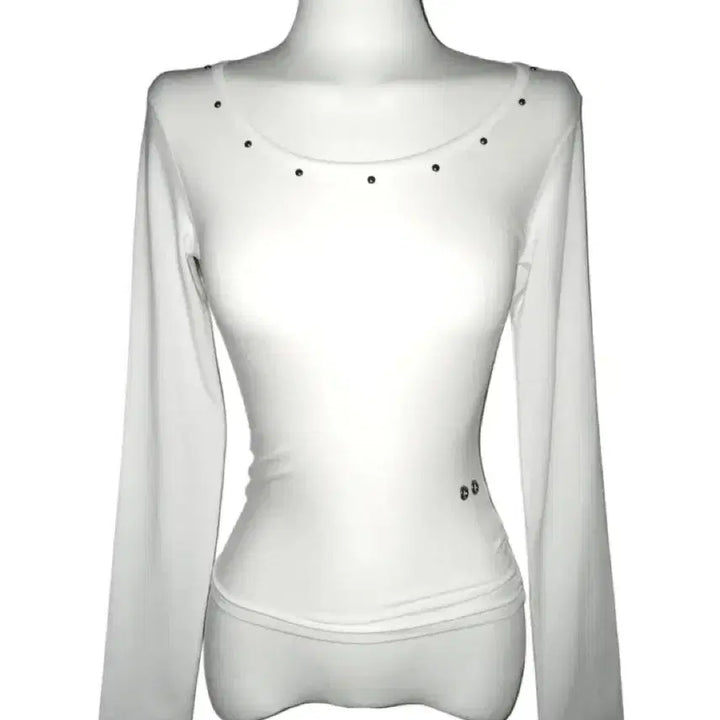 [BUNJANG] Lizlver Stud Eyelet Punching Slim Long Sleeve T-shirt / 리즈리버 스터드 아일렛 펀칭 슬림 긴팔 티셔츠