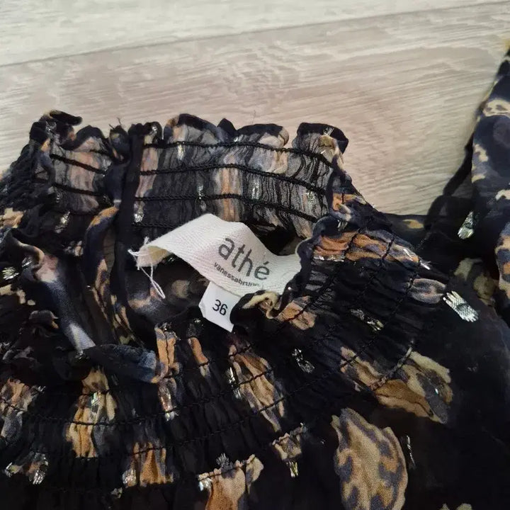 [SOLD OUT] 아떼바네사브루노 브라우스