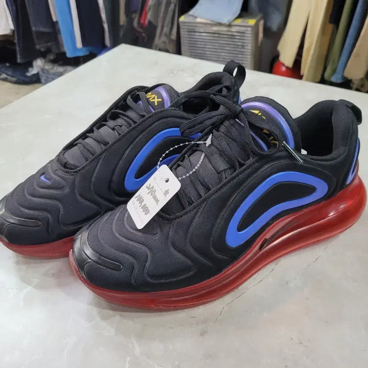 [BUNJANG] Nike Air Max 720 Black/Blue/Red Sneakers / Nike 나이키 에어맥스 720 검정/파랑/빨강 운동화