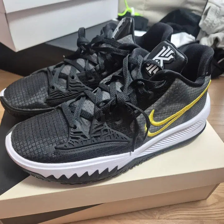 [BUNJANG] Nike Kyrie Low 4 Basketball Shoes / 카이리로우4 275 ep