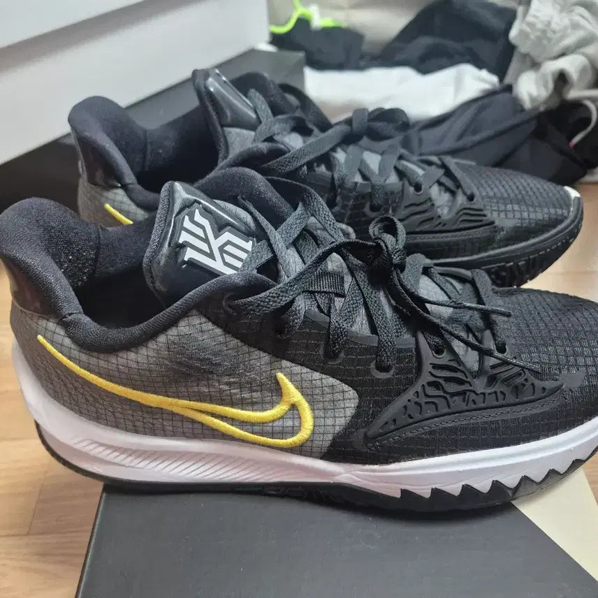 [BUNJANG] Nike Kyrie Low 4 Basketball Shoes / 카이리로우4 275 ep