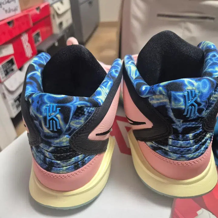 [BUNJANG] Kyrie Infinity Valentine 280EP Shoes / 카이리 인피니티 발렌타인 280ep