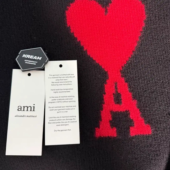 [BUNJANG] AMI Big Heart Logo Oversized Intarsia Sweater Black Red / 아미 빅 하트 로고 오버사이즈 인타르시아 스웨터 블랙 레드