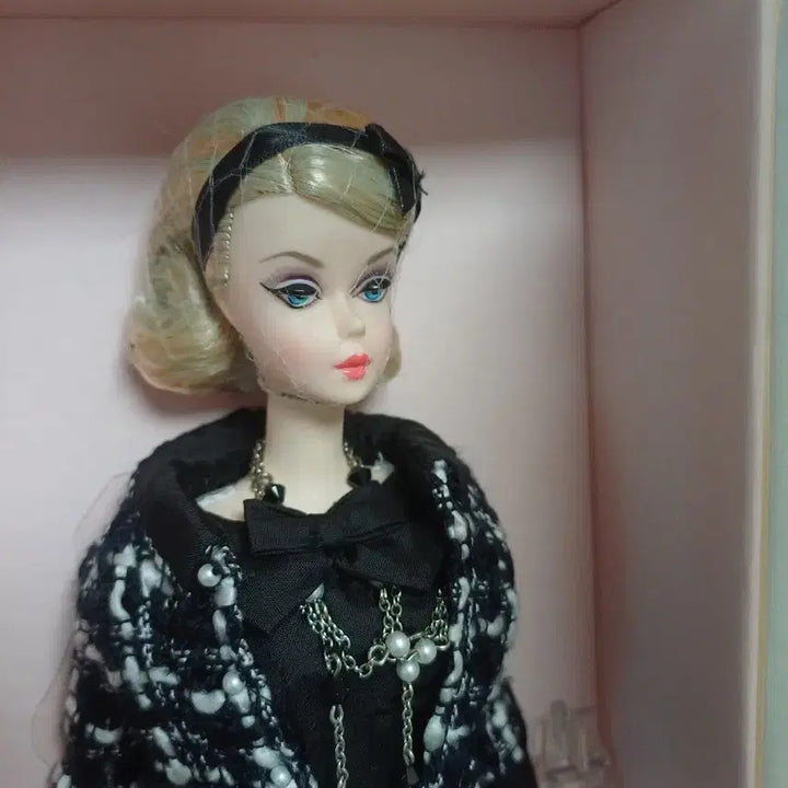 [BUNJANG] Chanel Barbie Boucle Beauty Silkstone Sealed / 실크스톤 바비 Boucle Beauty 부클레뷰티 미개봉 샤넬바비 부끌레