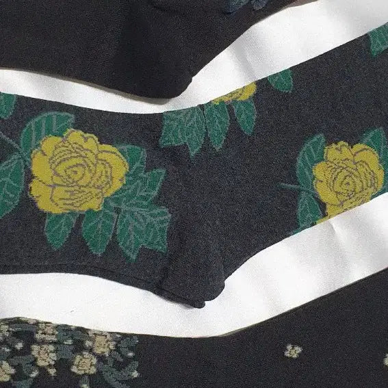 [BUNJANG] mina perhonen Black Rose Flower Pattern Socks / 블랙장미 플라워 꽃패턴 mina perhonen 미나 페르호넨 양말 삭스