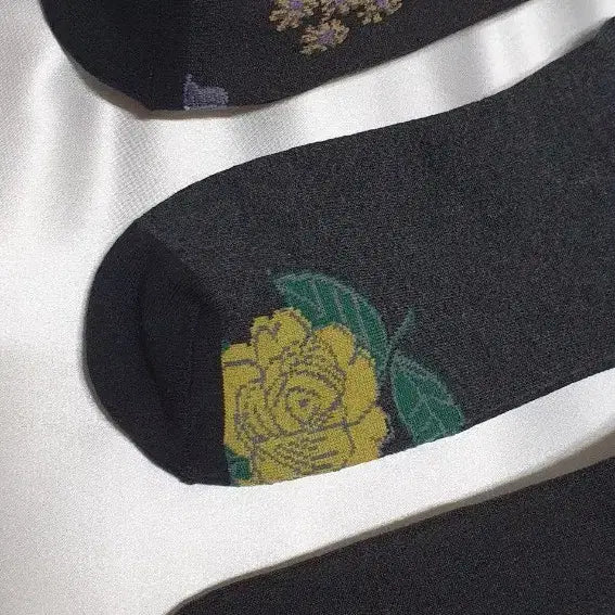 [BUNJANG] mina perhonen Black Rose Flower Pattern Socks / 블랙장미 플라워 꽃패턴 mina perhonen 미나 페르호넨 양말 삭스