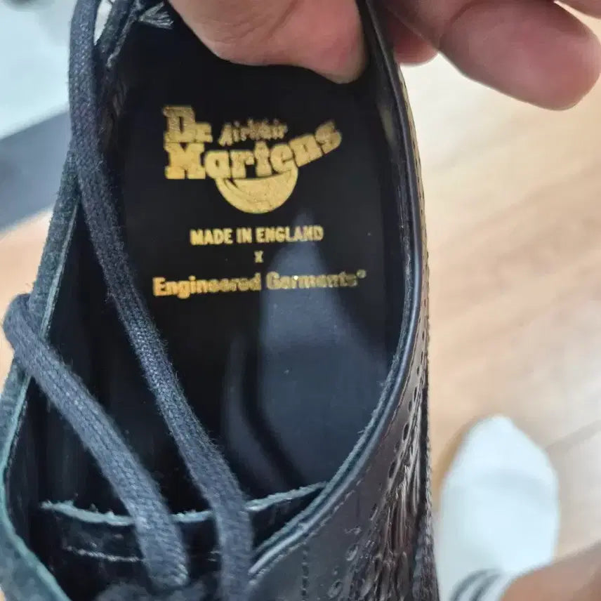 [SOLD OUT] 닥터마틴 블랙 윙팁 슈즈 Made in England