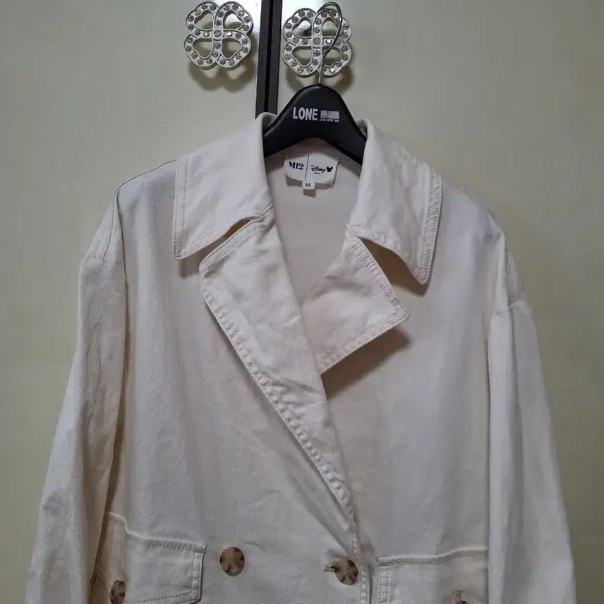 [BUNJANG] M12 x Disney Double Button Ivory Jacket / M12 디즈니 아이보리 더블 버튼 자켓 55  66   약간 A라인