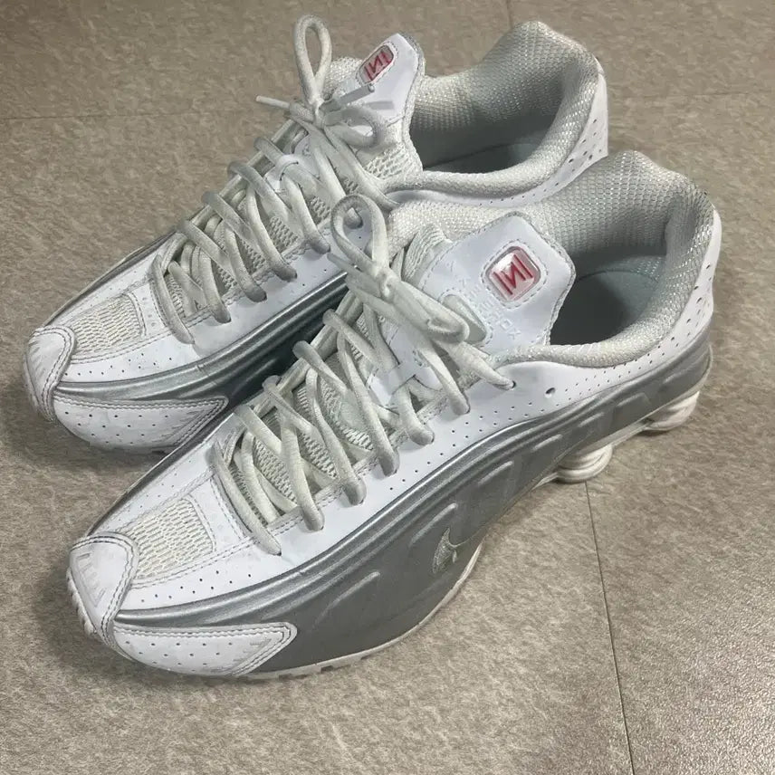 [BUNJANG] Nike Shox R4 White Bright Crimson Sneakers / 나이키 샥스 R4 화이트 브라이트 크림슨