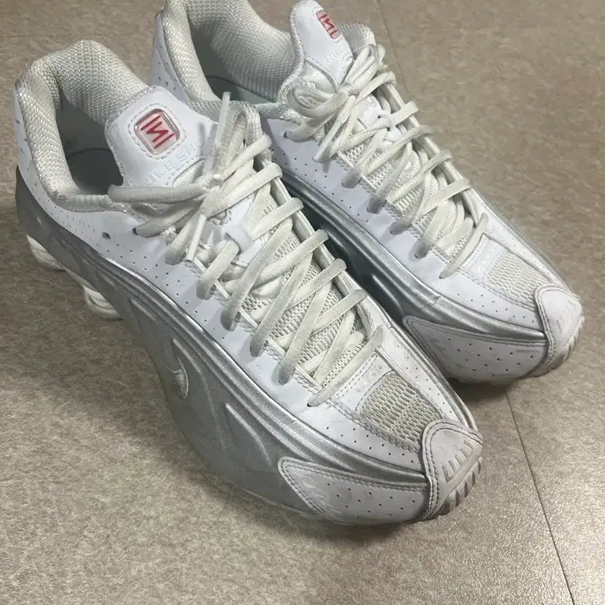 [BUNJANG] Nike Shox R4 White Bright Crimson Sneakers / 나이키 샥스 R4 화이트 브라이트 크림슨