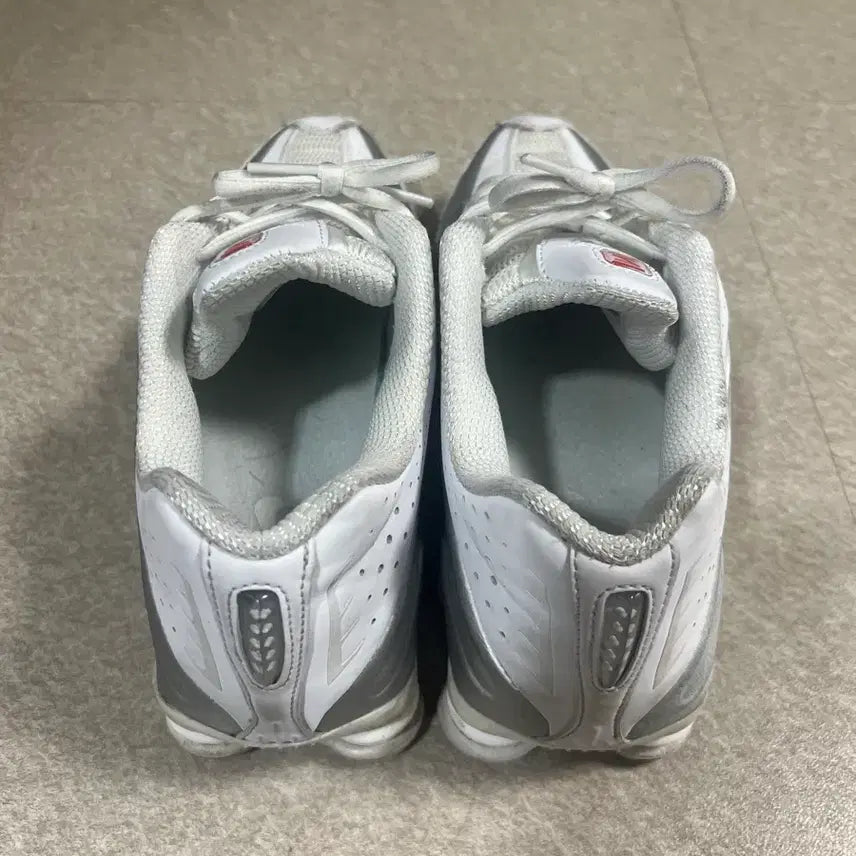 [BUNJANG] Nike Shox R4 White Bright Crimson Sneakers / 나이키 샥스 R4 화이트 브라이트 크림슨