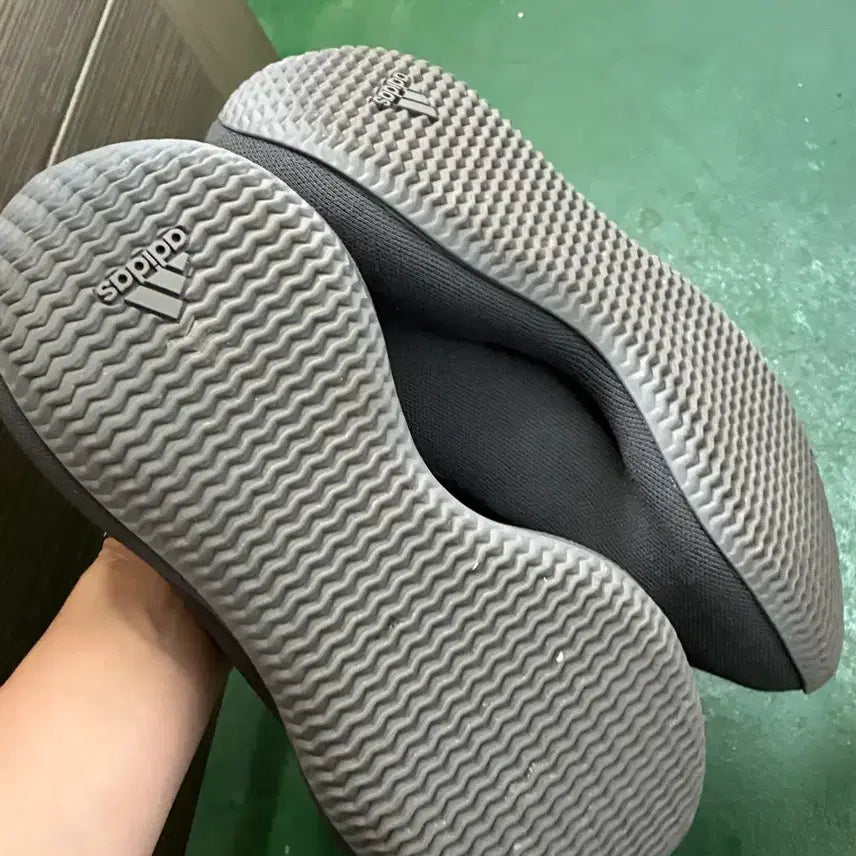 [BUNJANG] Adidas Yeezy Knit Runner Onyx 265 Shoes / 이지 니트러너 오닉스 265