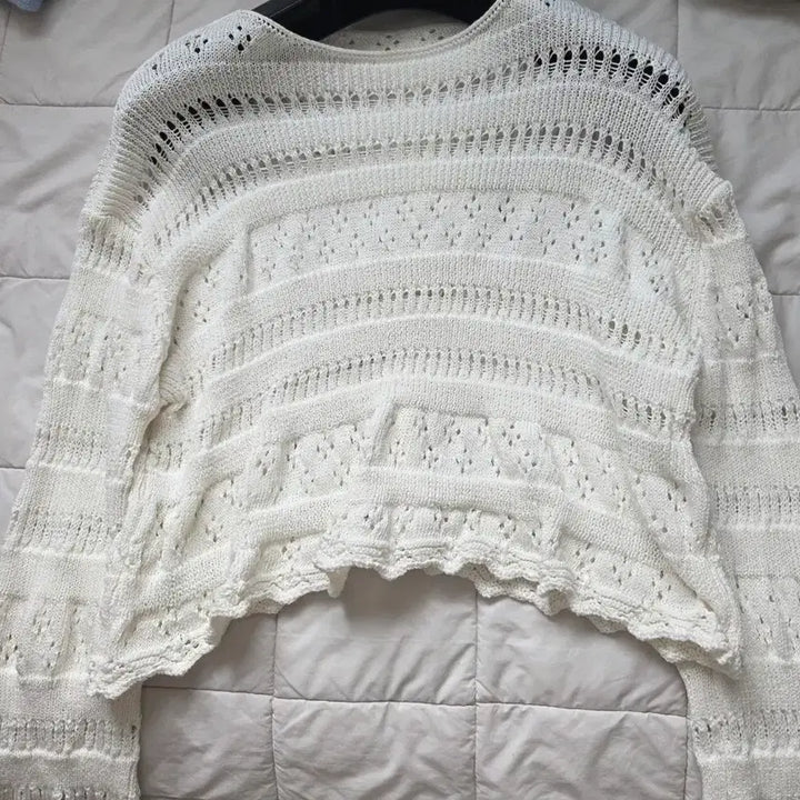 [BUNJANG] Melounge Crochet Knit Top / 멜라운지 크로쉐 니트