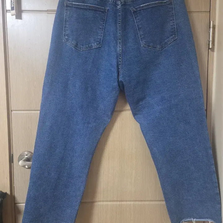 [BUNJANG] Plus Size Cut-Out Straight Jeans / 빅사이즈 컷팅진