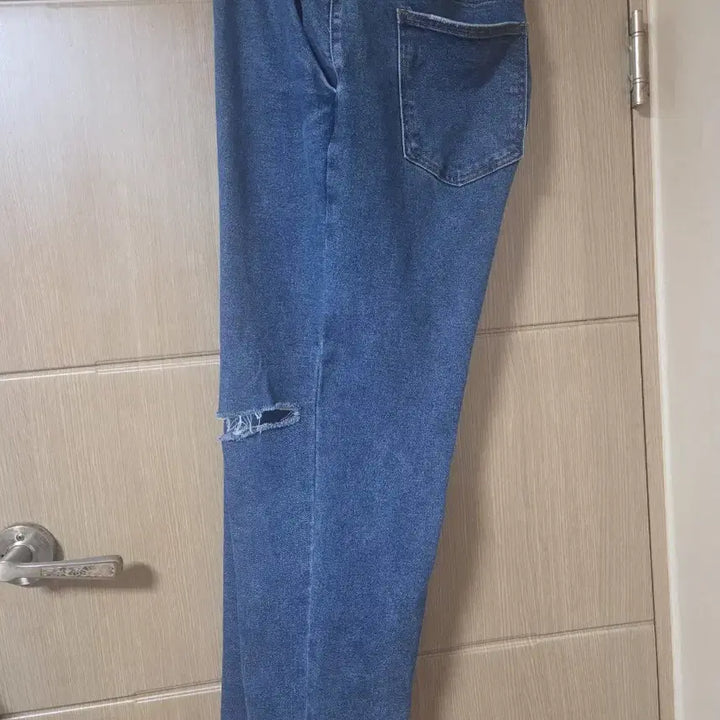 [BUNJANG] Plus Size Cut-Out Straight Jeans / 빅사이즈 컷팅진