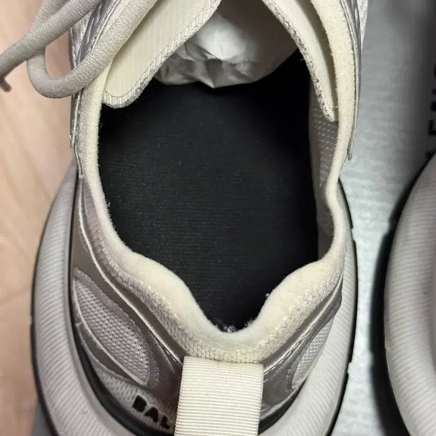 [BUNJANG] Balenciaga Circuit Sneakers Silver Size 44 / 발렌시아가 서킷 스니커즈 실버 44사이즈