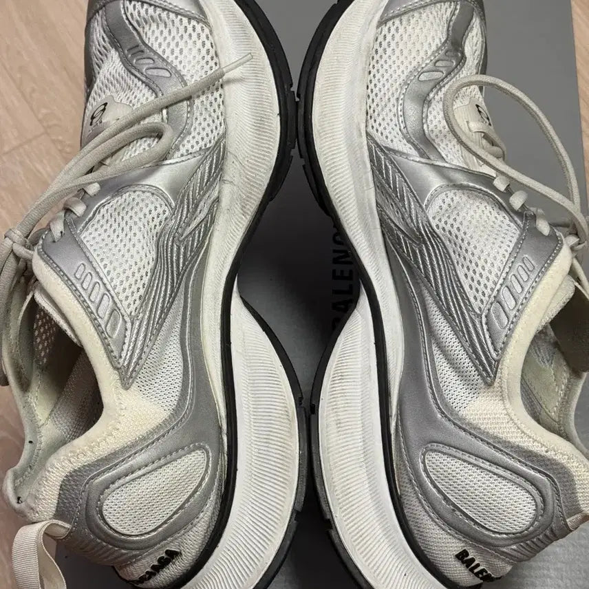 [BUNJANG] Balenciaga Circuit Sneakers Silver Size 44 / 발렌시아가 서킷 스니커즈 실버 44사이즈