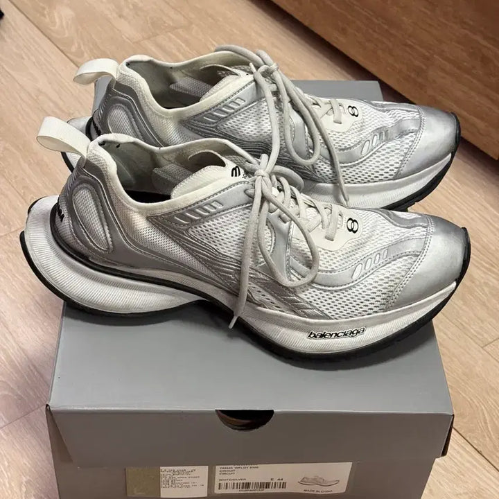 [BUNJANG] Balenciaga Circuit Sneakers Silver Size 44 / 발렌시아가 서킷 스니커즈 실버 44사이즈