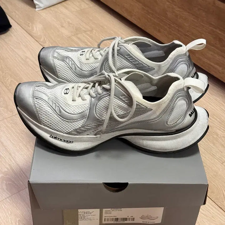 [BUNJANG] Balenciaga Circuit Sneakers Silver Size 44 / 발렌시아가 서킷 스니커즈 실버 44사이즈