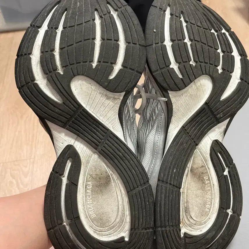 [BUNJANG] Balenciaga Circuit Sneakers Silver Size 44 / 발렌시아가 서킷 스니커즈 실버 44사이즈