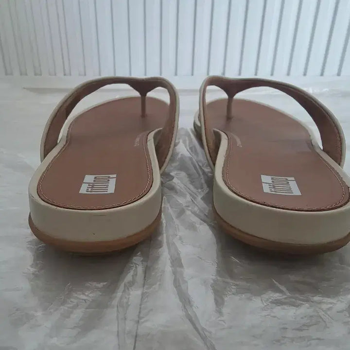 [SOLD OUT] 핏플랍 레더 쪼리 37