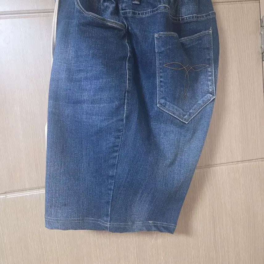 [BUNJANG] Super Size Banding Denim Shorts / 슈퍼사이즈 밴딩 데님 반바지