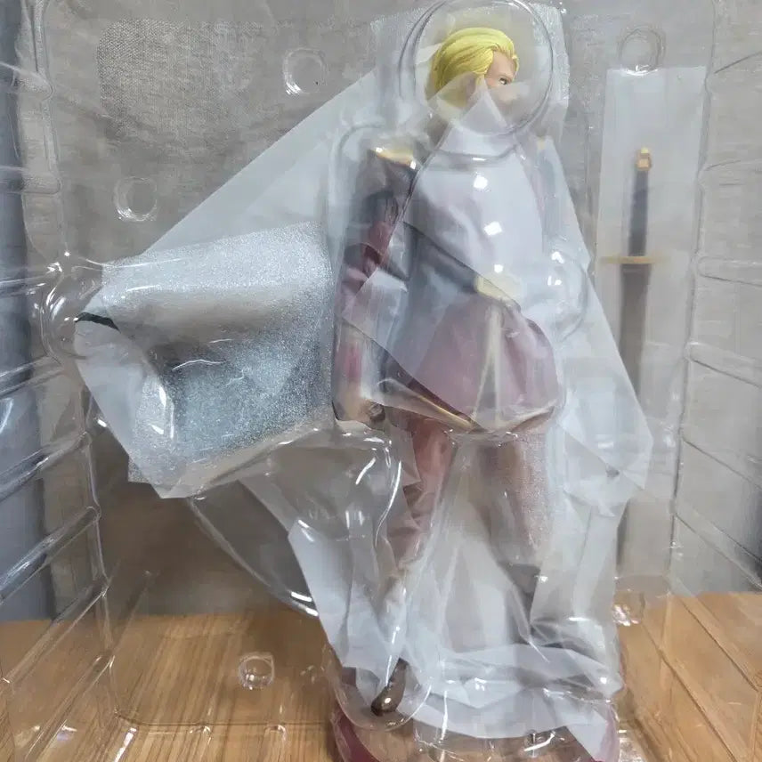 [SOLD OUT] 메가하우스 GGG 샤아 아즈나블 총수 Ver. 피규어