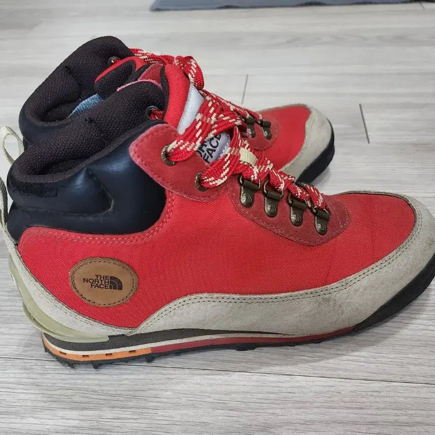 [SOLD OUT] 노스페이스 여성 레드 등산화 245
