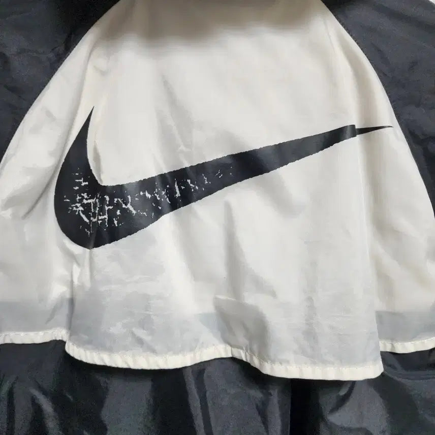 [SOLD OUT] 나이키 빅스우시 바람막이 블랙/화이트 후드 (XL)
