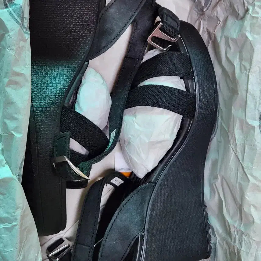 [SOLD OUT] 소장용새제품)크록스레이웨지블랙w5
