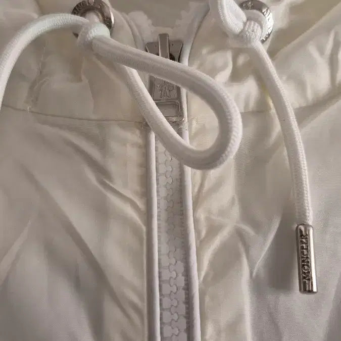 [BUNJANG] White Hooded Windbreaker / 화이트 후드 바람막이