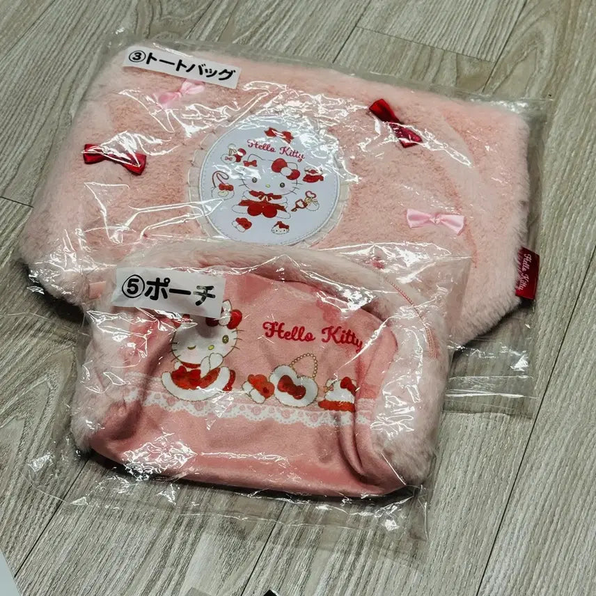 [BUNJANG] Hello Kitty Lottery Prize Tote Bag and Pouch / 헬로키티 제일복권 쿠지 토트백, 파우치 판매