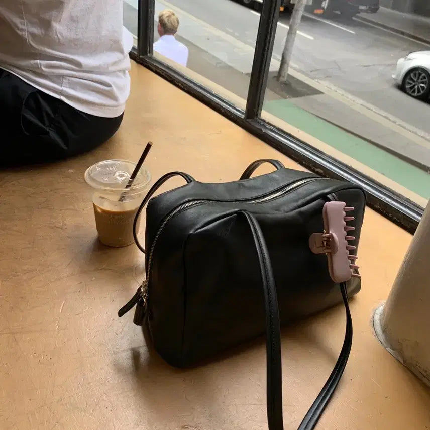 [SOLD OUT] 택O,미착용)Leeds frank leather bag