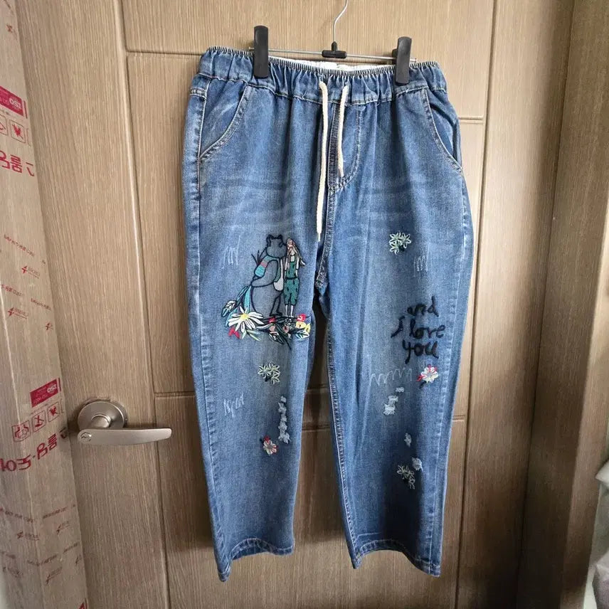 [BUNJANG] Character Embroidered Denim Jogger Pants / 캐릭터 자수 데님 조거 팬츠