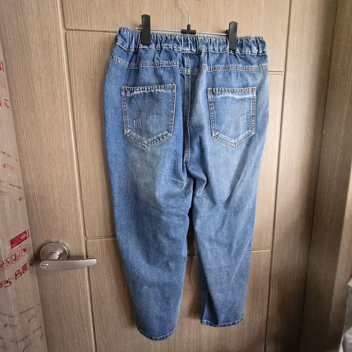 [BUNJANG] Character Embroidered Denim Jogger Pants / 캐릭터 자수 데님 조거 팬츠